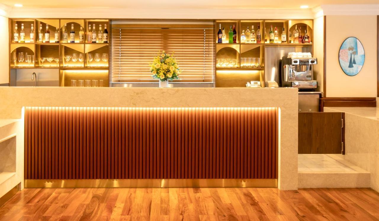 舍伍德公寓式酒店 胡志明市 外观 照片 The bar at the hotel