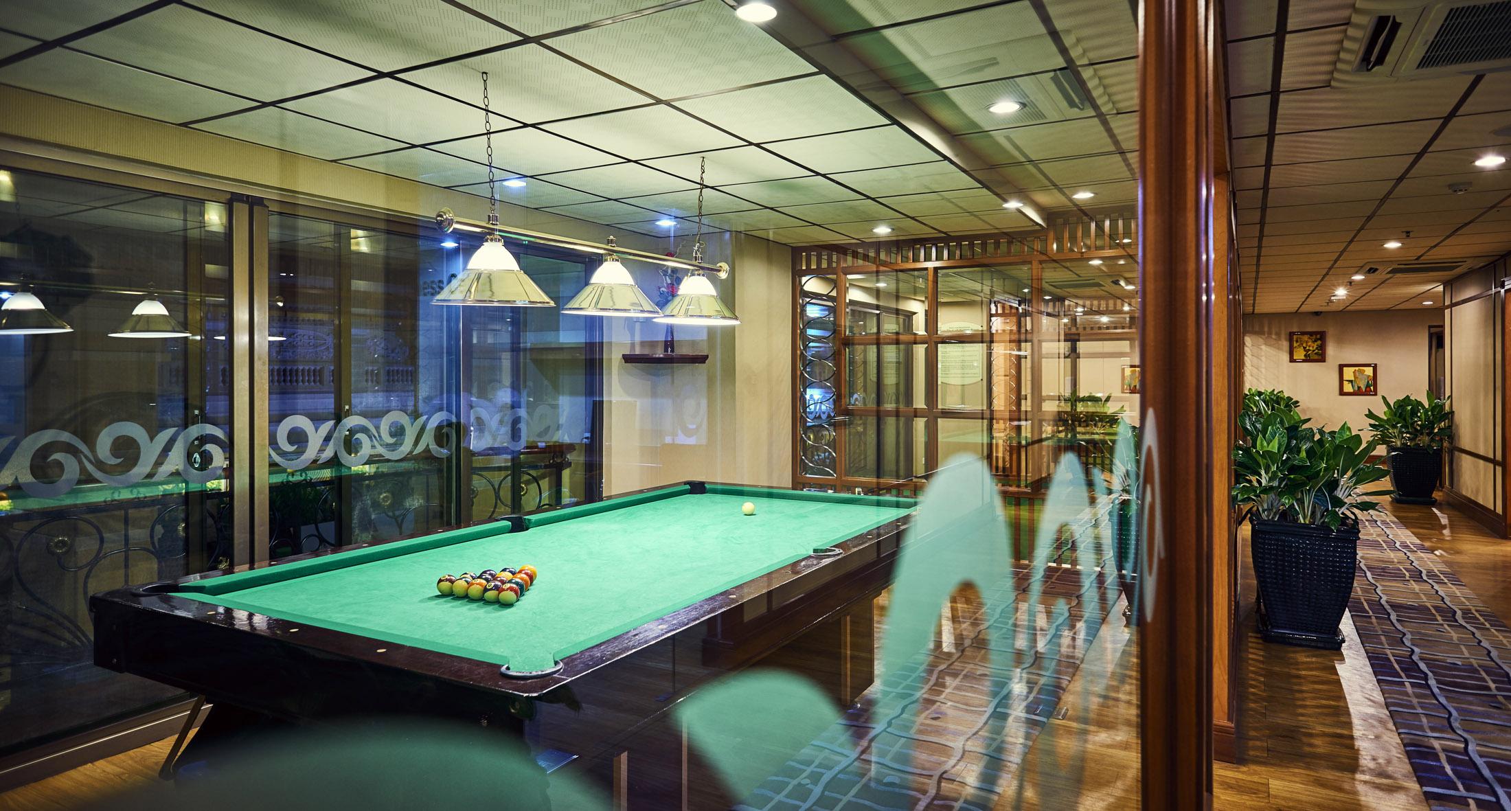 舍伍德公寓式酒店 胡志明市 外观 照片 A pool table