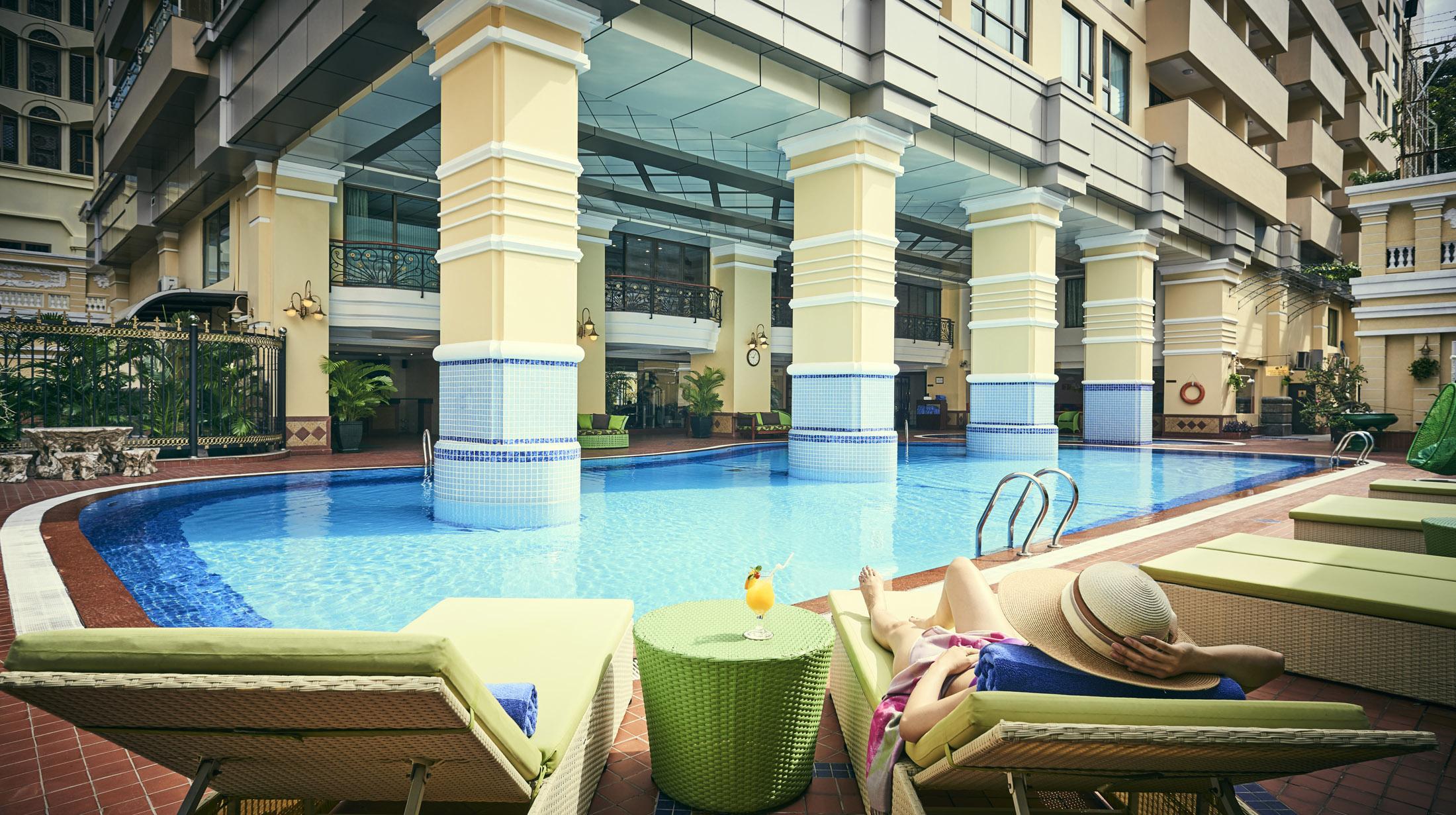 舍伍德公寓式酒店 胡志明市 外观 照片 The pool at the hotel