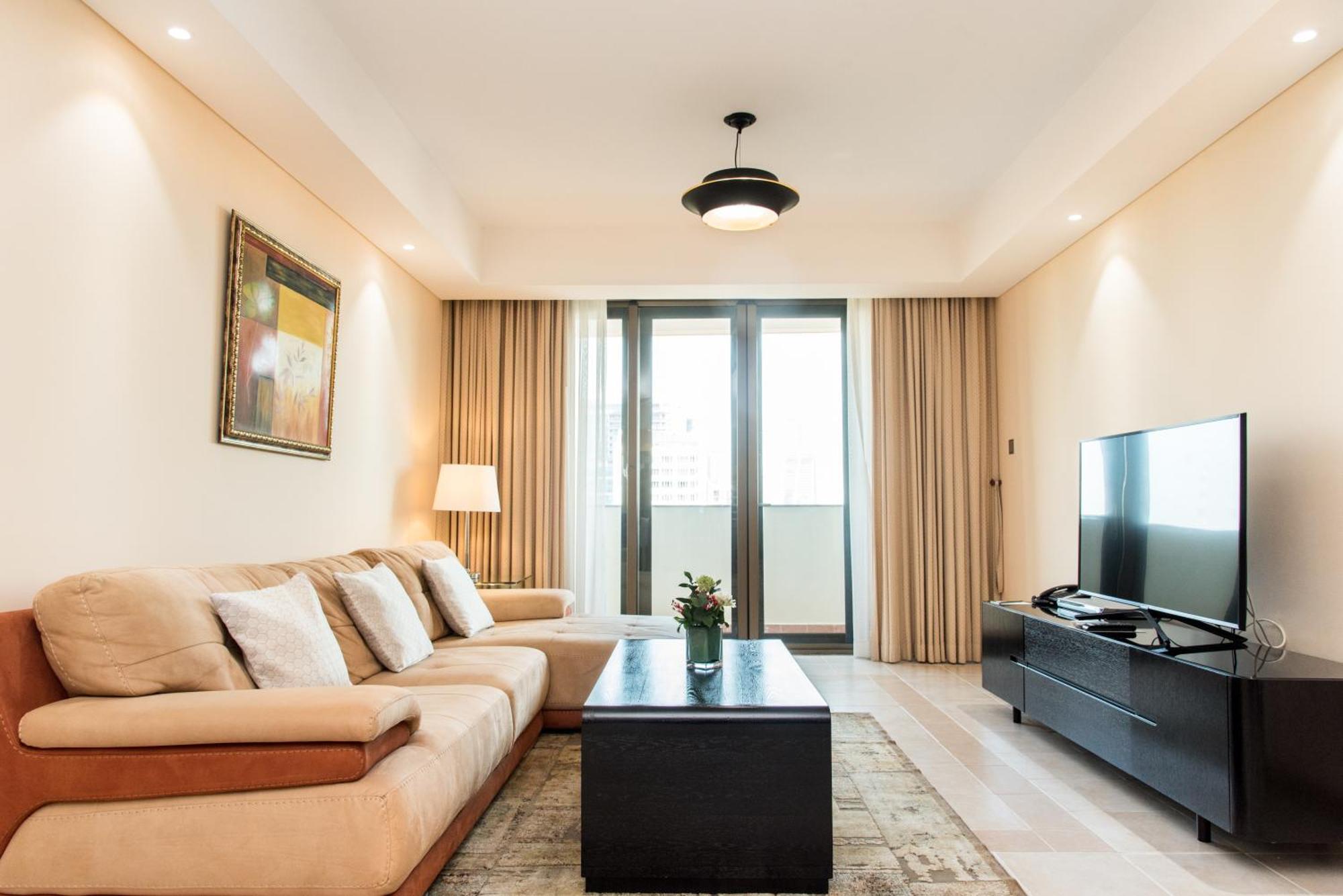 舍伍德公寓式酒店 胡志明市 外观 照片 A living room in a serviced apartment in Dubai