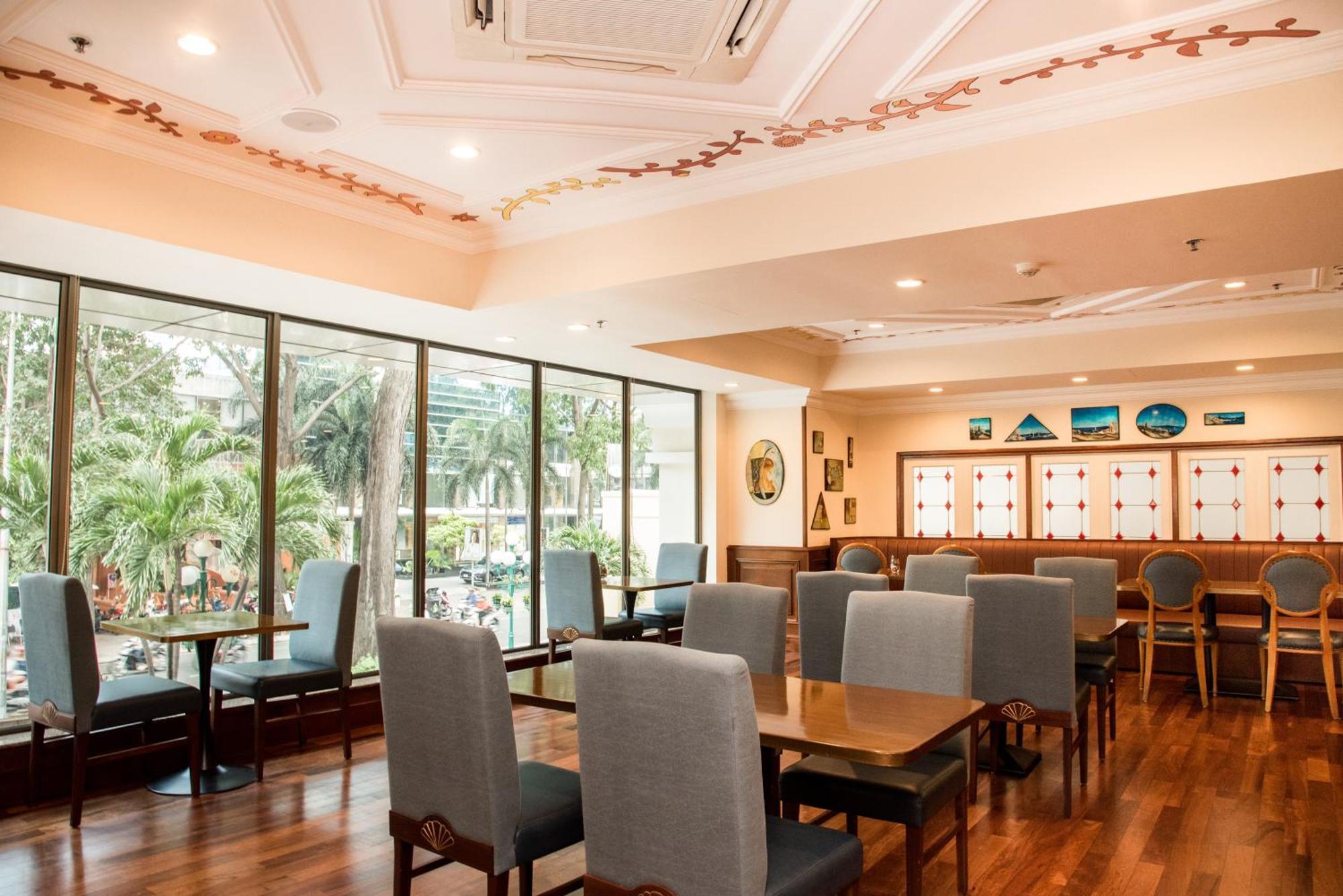 舍伍德公寓式酒店 胡志明市 外观 照片 The interior of the restaurant