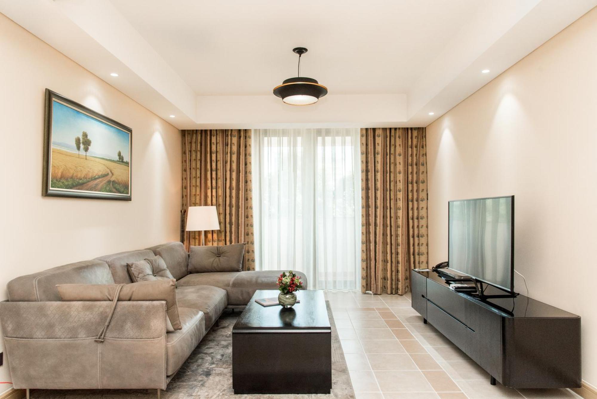 舍伍德公寓式酒店 胡志明市 外观 照片 A living room in a typical apartment