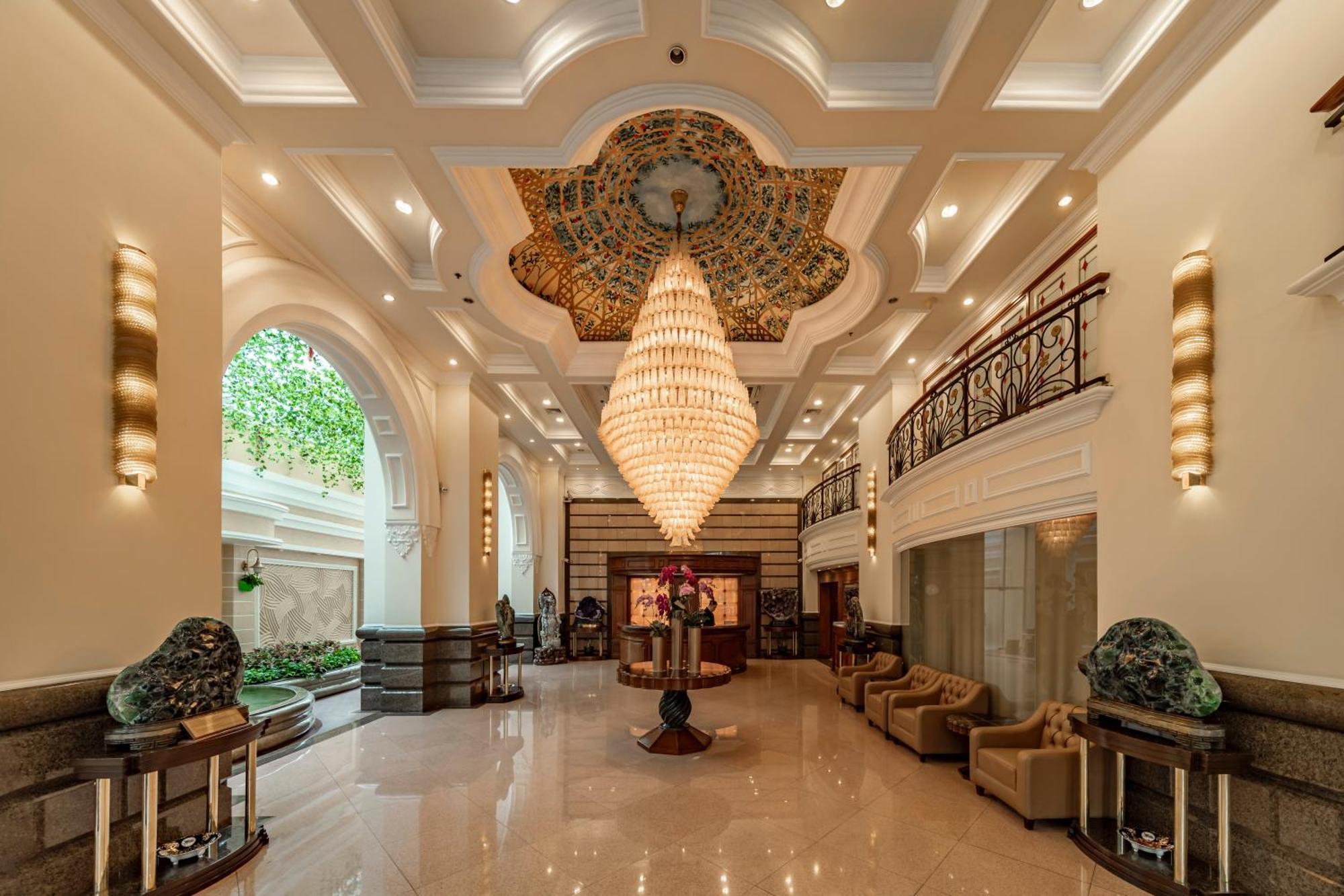 舍伍德公寓式酒店 胡志明市 外观 照片 The lobby of the hotel