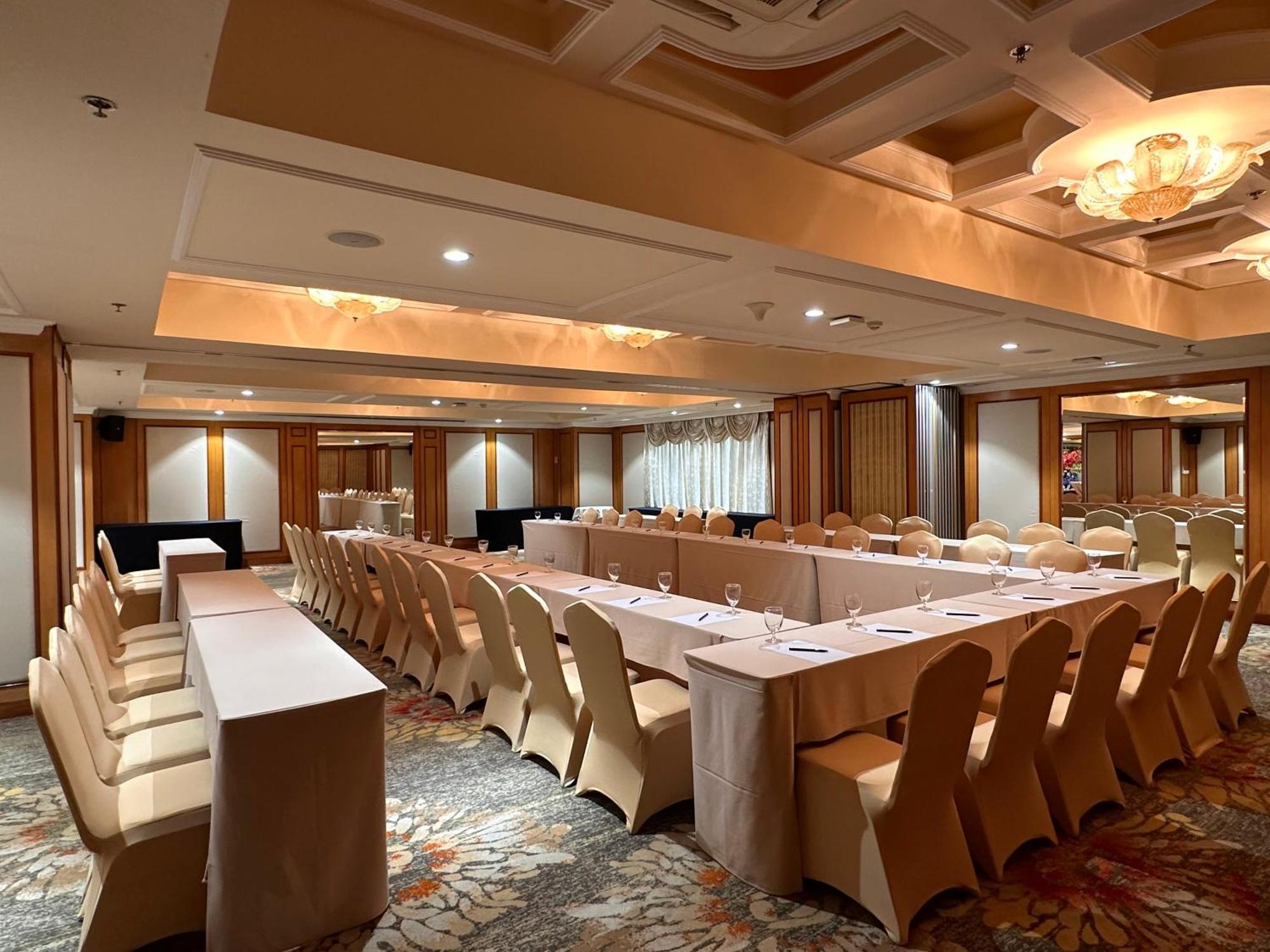 舍伍德公寓式酒店 胡志明市 外观 照片 The Royal Ballroom