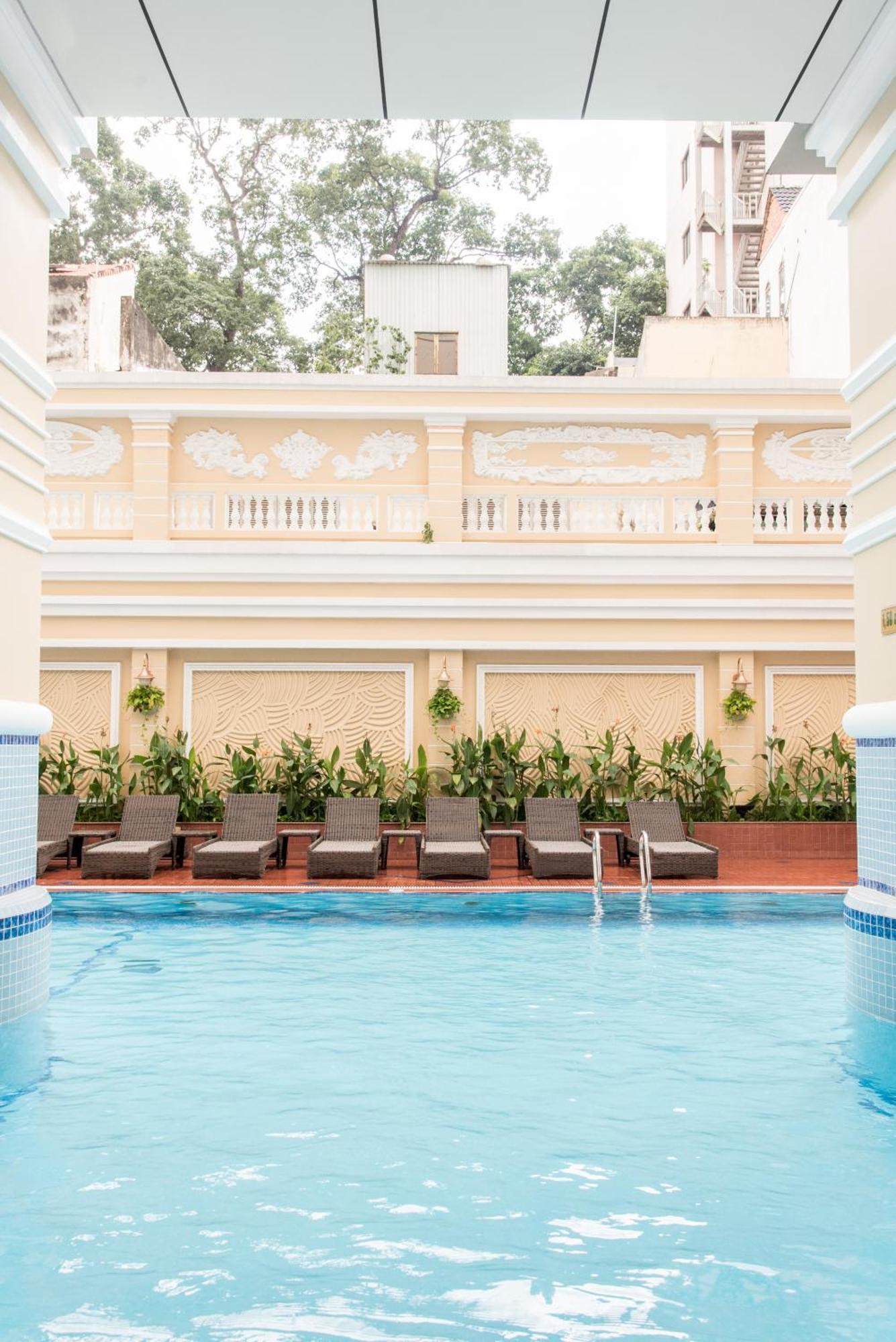 舍伍德公寓式酒店 胡志明市 外观 照片 The swimming pool at the hotel