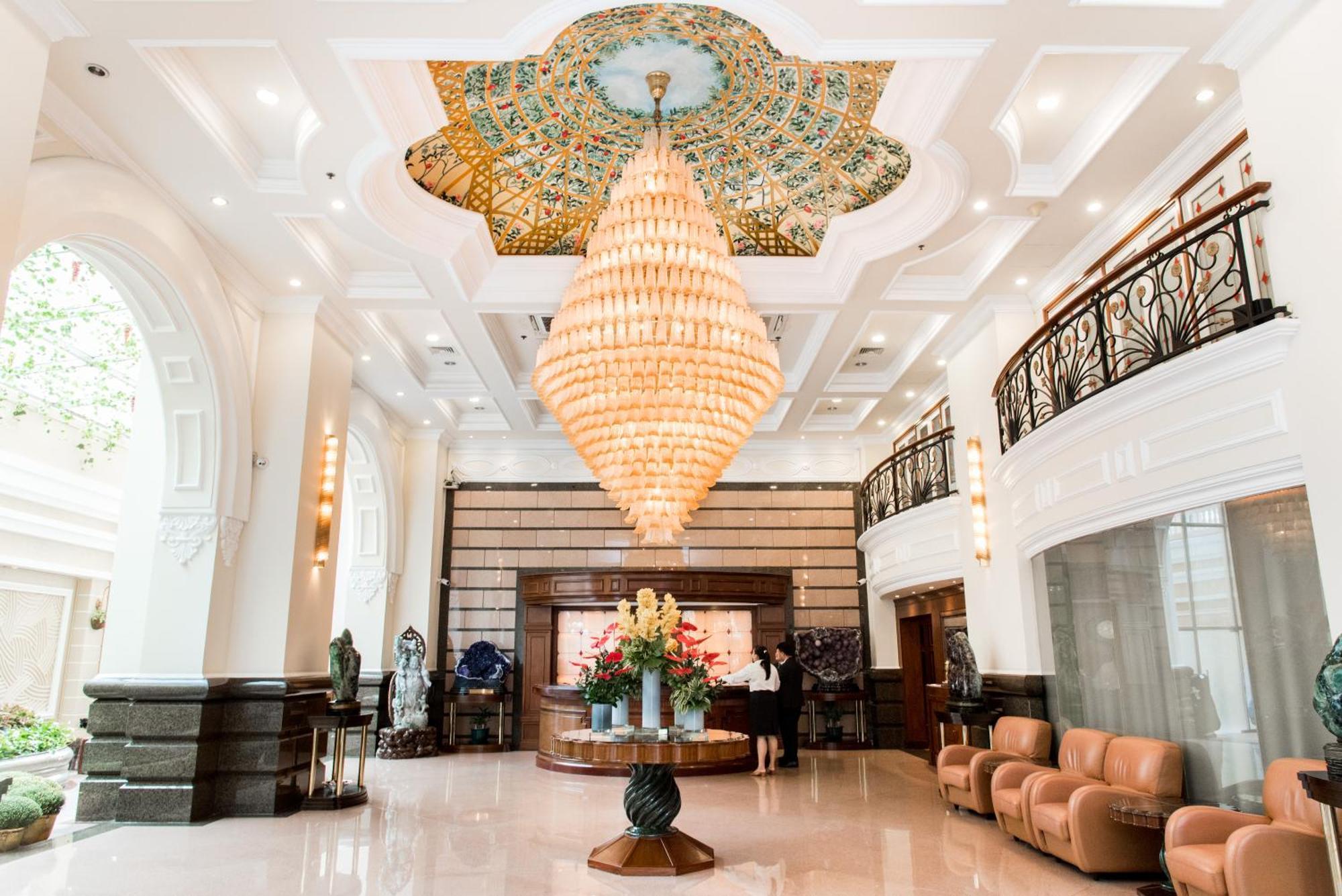 舍伍德公寓式酒店 胡志明市 外观 照片 The lobby of the hotel