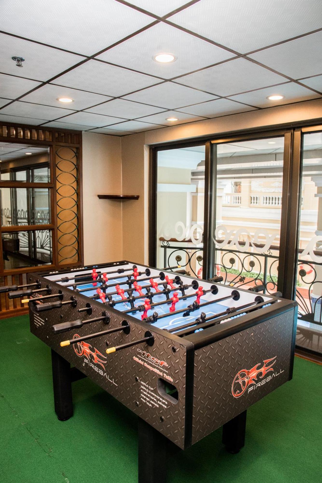 舍伍德公寓式酒店 胡志明市 外观 照片 A foosball table