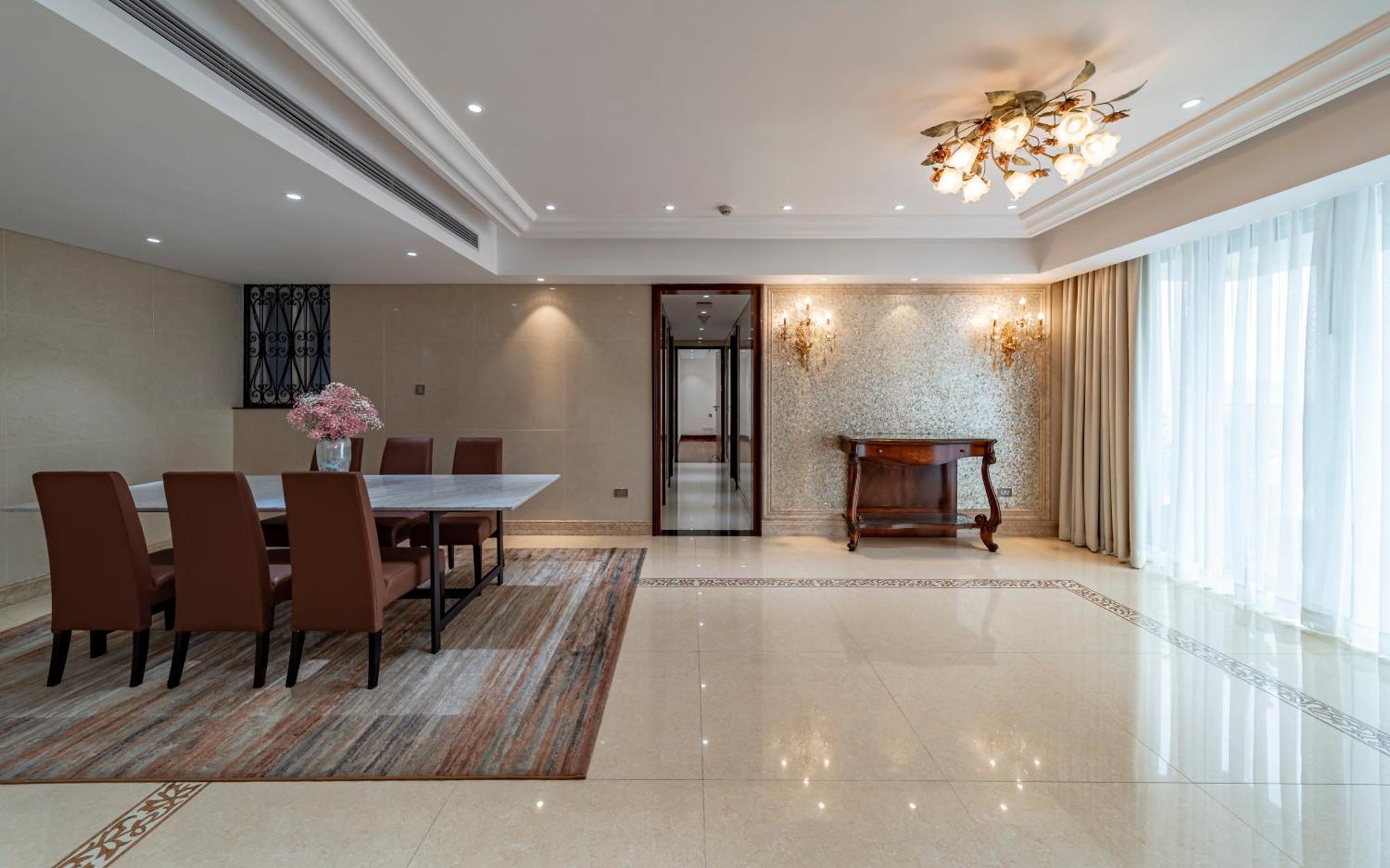 舍伍德公寓式酒店 胡志明市 外观 照片 A living room in a luxury apartment in Mumbai, India